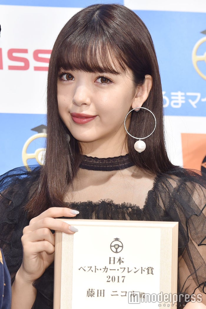 藤田ニコル 橋本環奈ら劇的イメチェン総まとめ ダレノガレ明美 シシド カフカらばっさりカットも話題に 17年末特集 モデルプレス 藤田ニコル 橋本環奈ら劇的イメチェン総まとめ ダレノガレ明美 シシド カフカらばっさりカットも話題に 17年末特集 モデルプレス