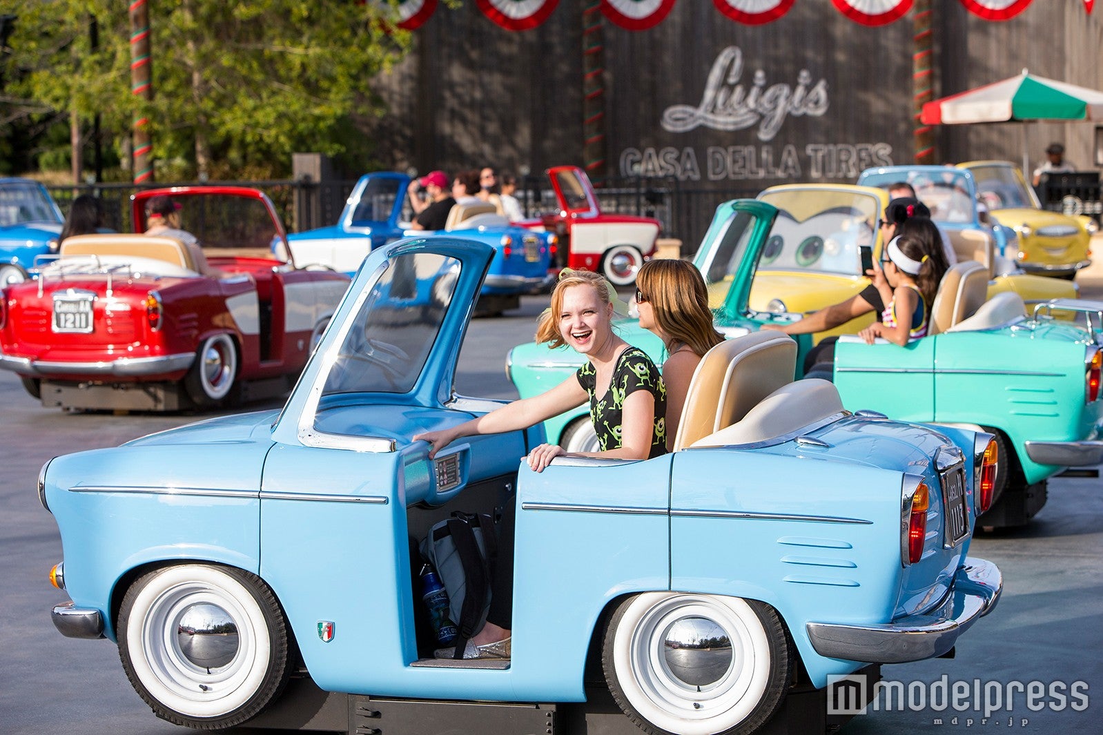 新アトラクション「ルイジのローリッキン・ロードスター」（C）Disney／Pixar