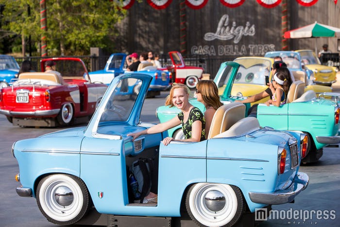 新アトラクション「ルイジのローリッキン・ロードスター」(C)Disney/Pixar