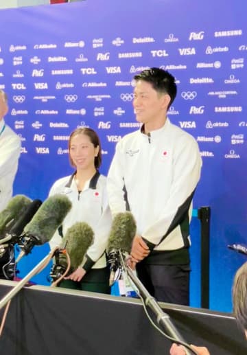 フィギュア りくりゅうが初練習 三浦左肩の回復理由は「周りの筋肉でフッ！って感じ（笑）」 木原「雑すぎない！？」