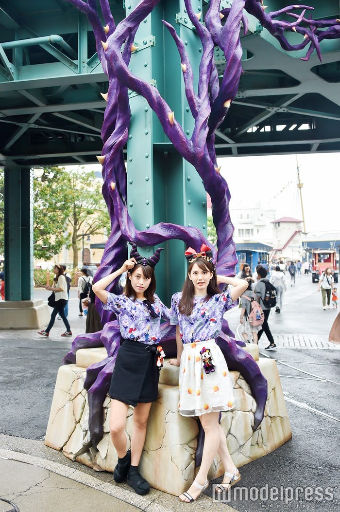 モデル:(左から)山本沙樹、松田佳奈子(C)モデルプレス(C)Disney