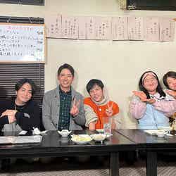 （左から）陣内智則、菊池風磨、小泉孝太郎、二宮和也、よしこ、まひる（C）日本テレビ