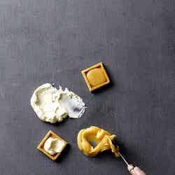 なめらかなバタークリームとキャラメルをサクサク感が特徴のクッキーでサンド／画像提供：BAKE