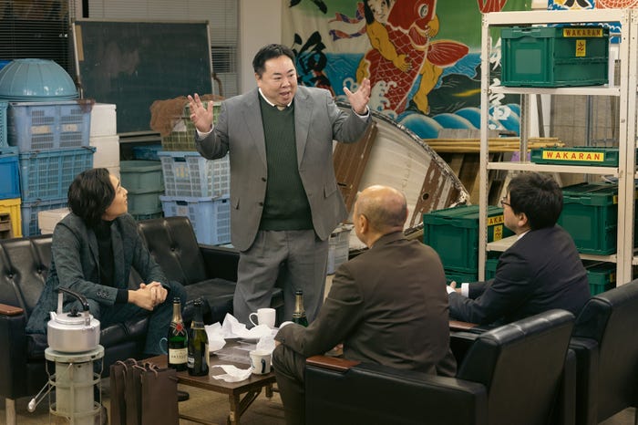 (左手前から)竜星涼、塚地武雅(右手前から)高橋克実、鈴木浩介「スタンドUPスタート」第6話より(C)フジテレビ