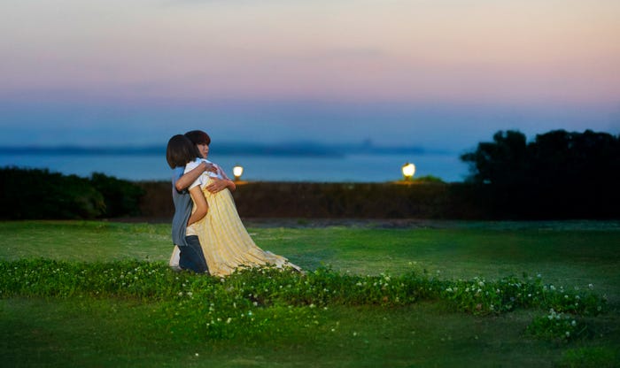 長尾謙杜、當真あみ(C)2025 映画「おいしくて泣くとき」製作委員会