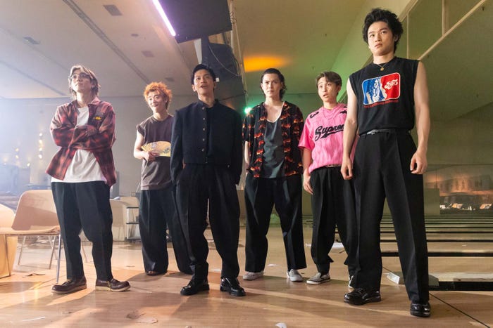 (左から)駒木根葵汰、三浦獠太、田中偉登、簡秀吉、石山順征、中川大輔「伝説の頭 翔」より(C)テレビ朝日