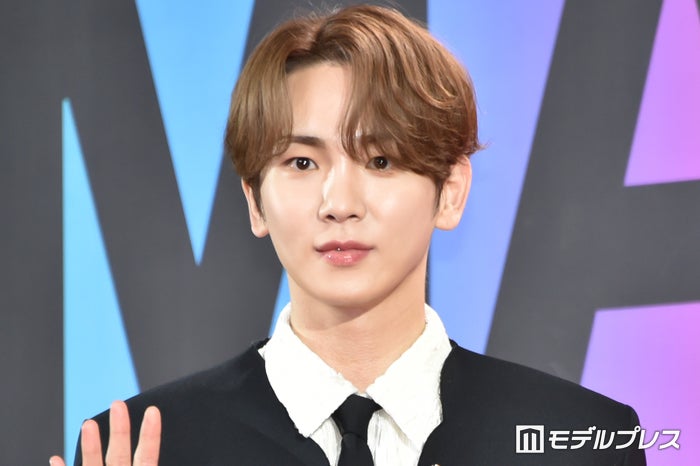 SHINeeキー、5人の集合ショットとともに故・ジョンヒョンさん誕生日祝福