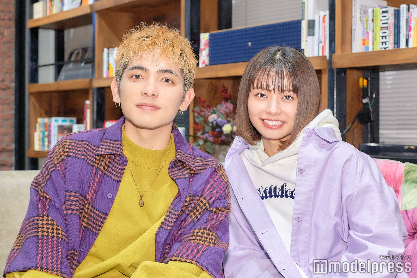 （左から）足立佳奈、Rude-α （C）モデルプレス