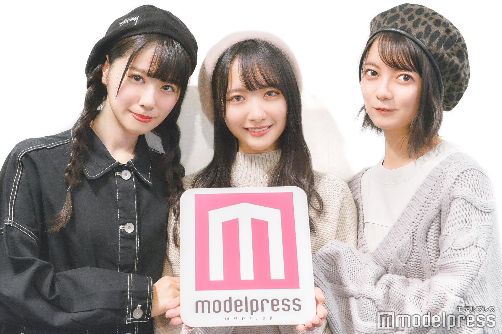 （左から）中村舞、石田千穂、田中皓子（C）モデルプレス