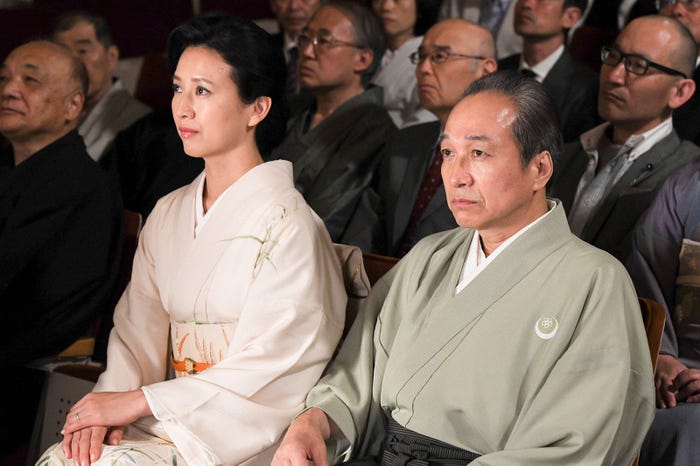 戸田菜穂、小日向文世/「高嶺の花」第2話より(C)日本テレビ