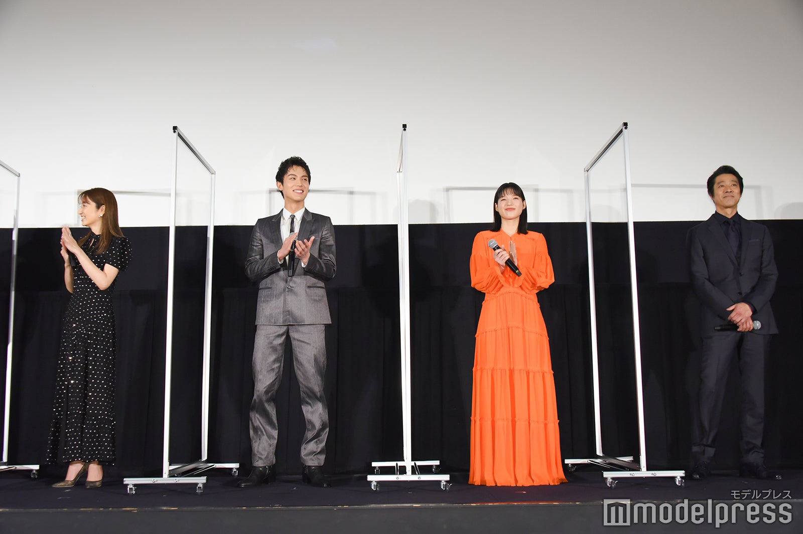 矢田亜希子、中川大志、石井杏奈、堤真一（C）モデルプレス
