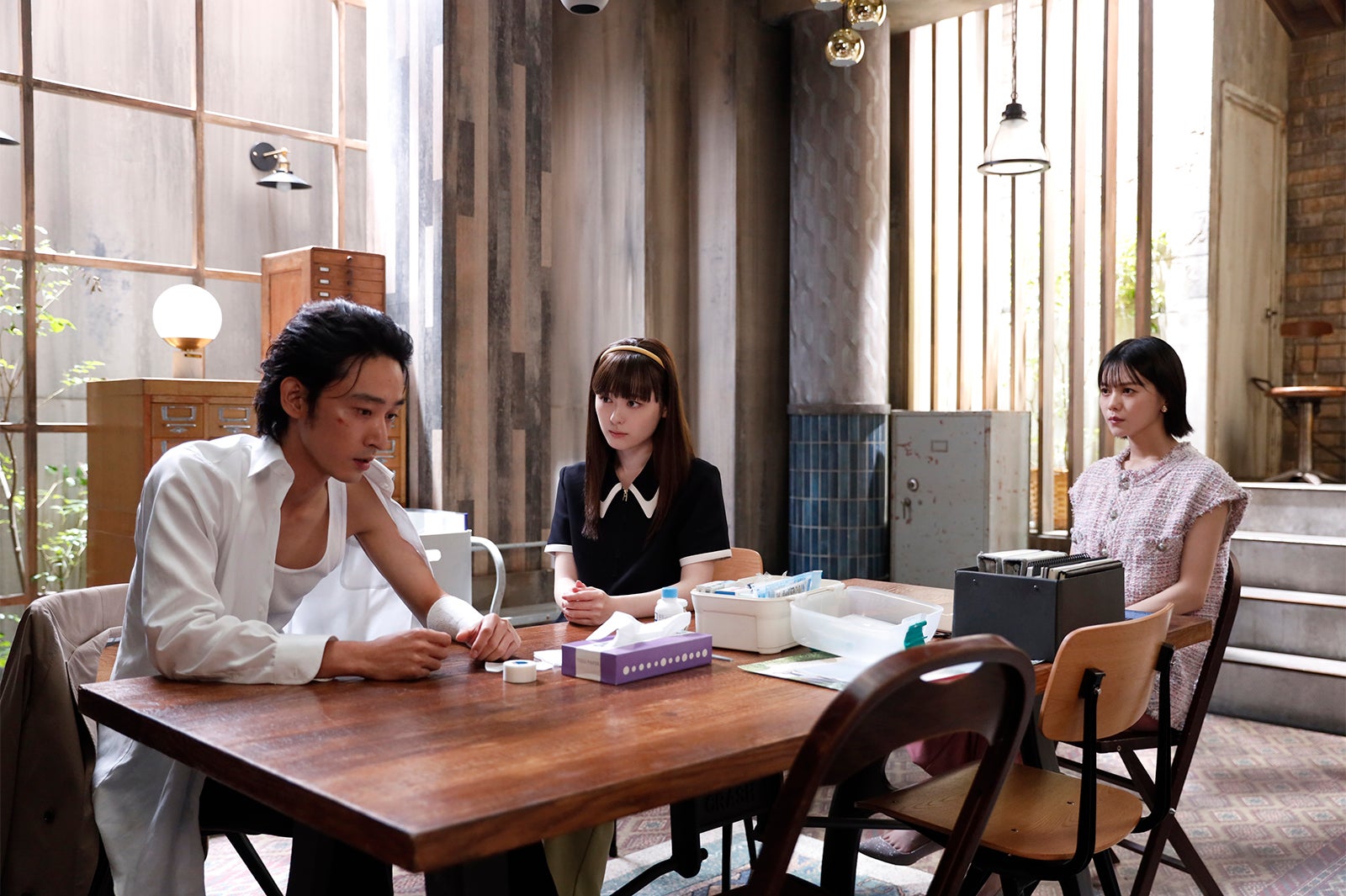 上杉柊平、福原遥、志田彩良「マル秘の密子さん」第8話より（C）日本テレビ