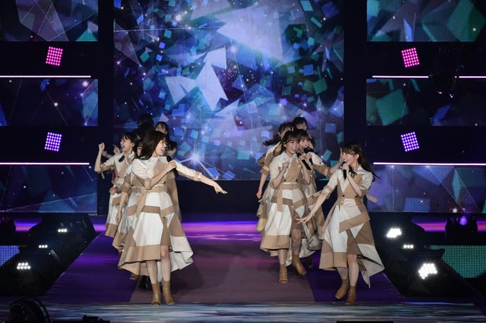 日向坂46(C)Rakuten GirlsAward 2022 SPRING/SUMMER