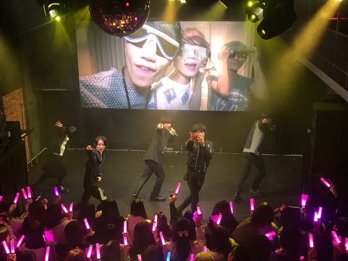 XOX「&KISS party vol.15 ~第1章Last Day~」より(提供写真)