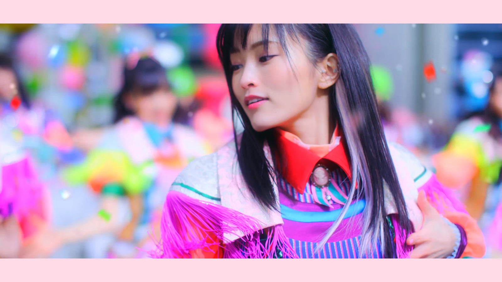 AKB48「ジャーバージャ」MVより（C）AKS／キングレコード