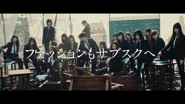 欅坂46平手友梨奈 バッサリショート メガネが圧倒的イケメン メンバーの黒スーツ姿にざわつく モデルプレス