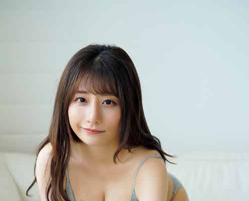 鈴木優香、豊満バストで魅了 水着を次々着こなし