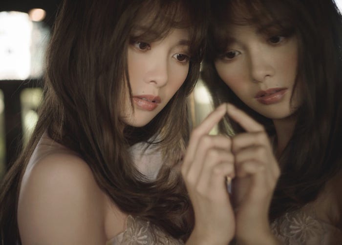 白石麻衣2ndソロ写真集『パスポート』(2月7日発売)/画像提供:講談社