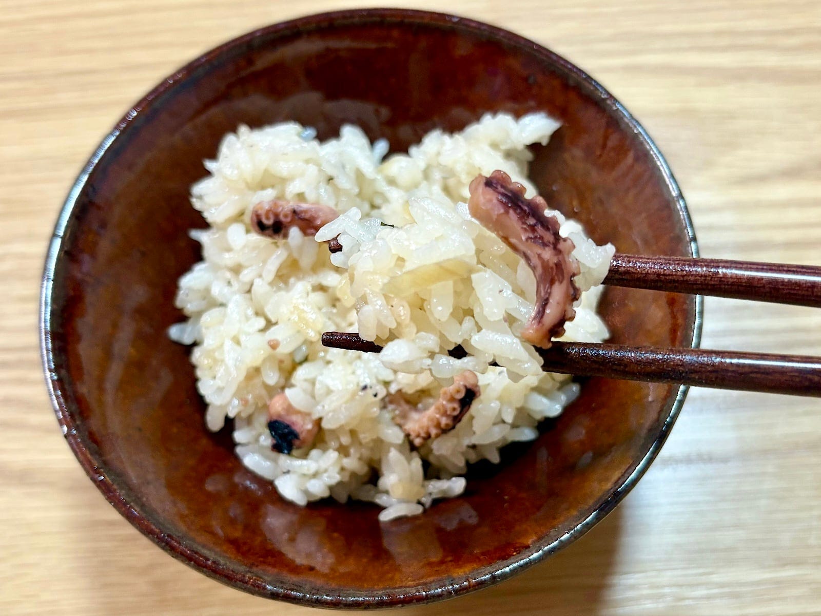 たこがやわらかく、だしがごはんにしっかりとしみこんでいて絶品！