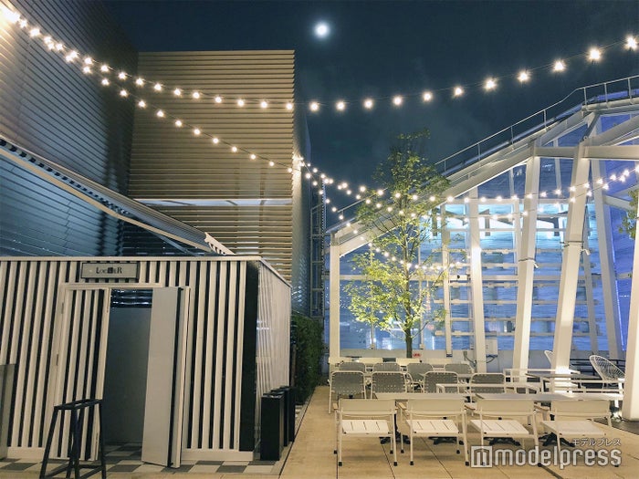 ルーフトップラウンジ（C）ビューティーガール