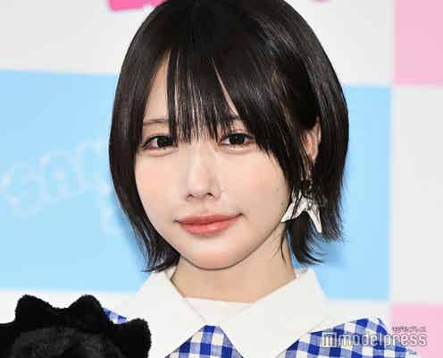 あの、ミニスカ衣装で美脚スラリ サンリオバッジでデコレーションも「流石の着こなし」「スタイル抜群」と反響