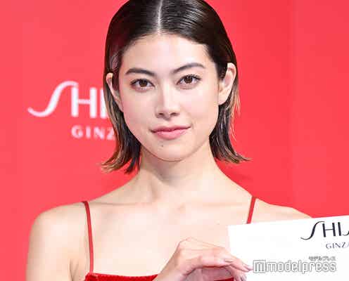 森星、背中ざっくりレッドドレスで登場 2023年に目指すこととは「大人になって恥じる部分に…」
