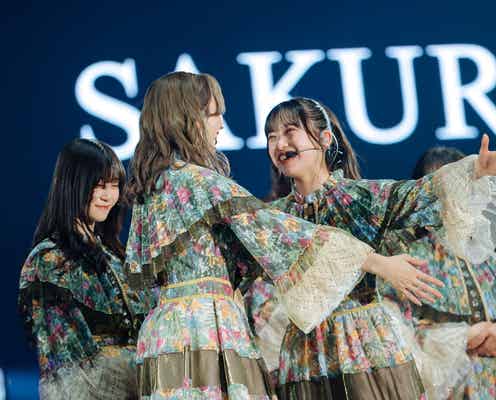 櫻坂46村井優、小林由依へハグをおねだり「もう1回して」MCでの“追いハグ”が話題<小林由依卒業コンサート>
