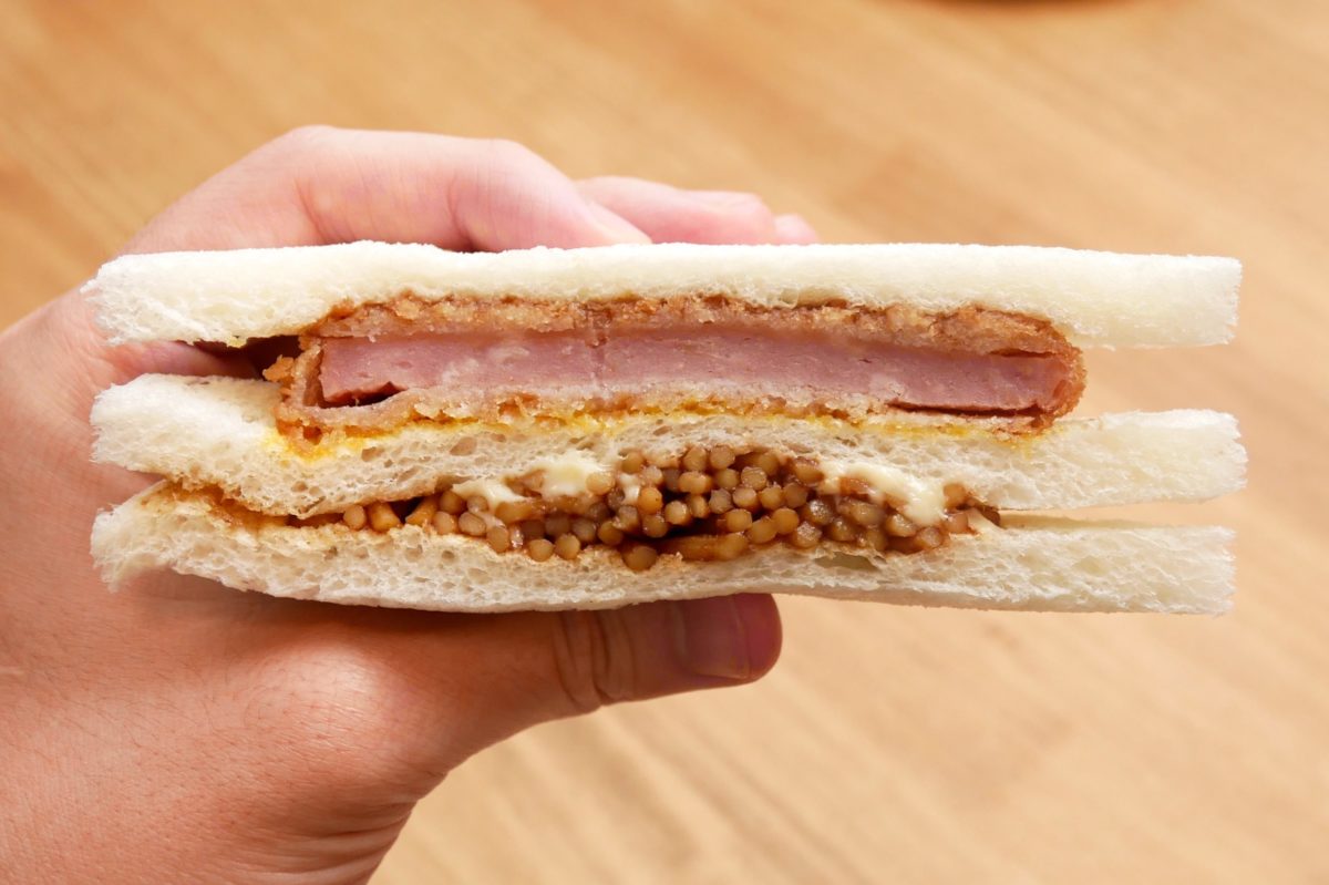 ハムカツ＆焼きそばサンド