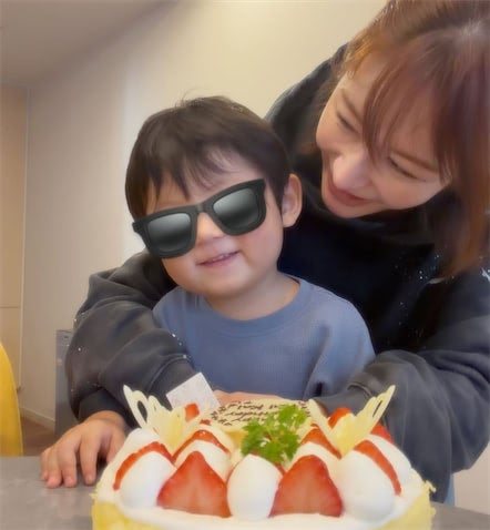 宮崎麗果、2歳を迎えた第5子の誕生日をお祝い「大きくなりましたねぇ」「あっという間」