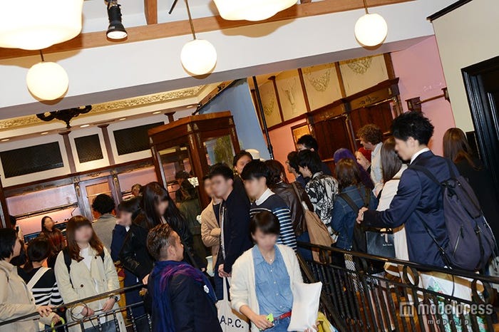 盛り上がる店内の様子