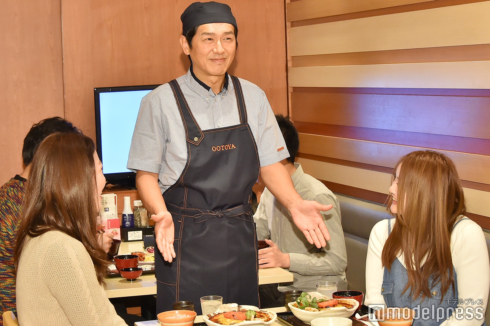 1日店長をつとめた高橋克典（C）モデルプレス