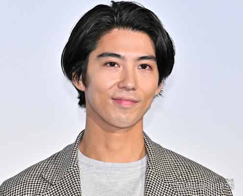 賀来賢人、肉体美際立つ上裸ショットが話題「腹筋バキバキ」「何パック?」