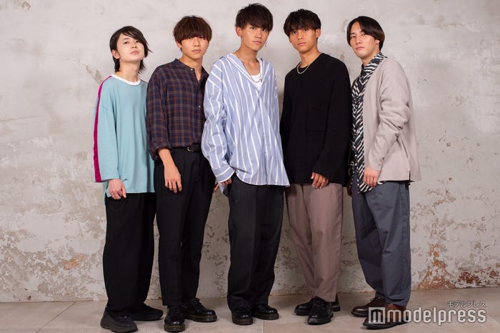 「ミスター学習院コンテスト2021」ファイナリスト/左から倉持竣さん、井上竜之介さん、小嶋映毅さん、宮川拓実さん、森天志さん(C)モデルプレス