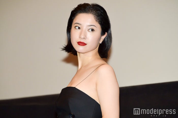 吉高由里子 土屋太鳳 花子とアン 姉妹 再会ショットにファン歓喜 モデルプレス