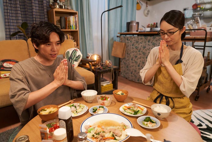 坂東龍汰、朝倉あき「きのう何食べた? season2」第9話より(C)「きのう何食べた? season2」製作委員会(C)よしながふみ/講談社