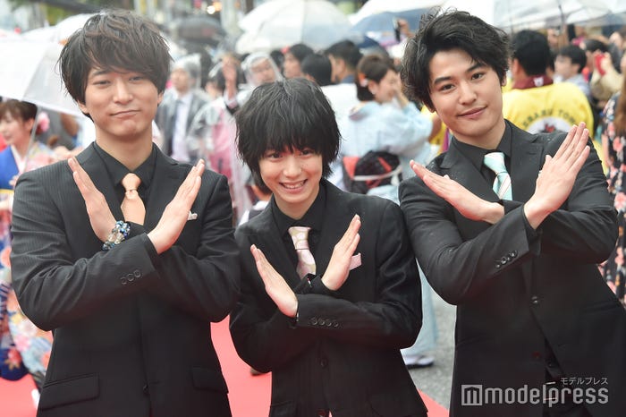 「ドルメンX」チーム1回目のレッドカーペット(左から)浅香航大、小越勇輝、堀井新太 (C)モデルプレス