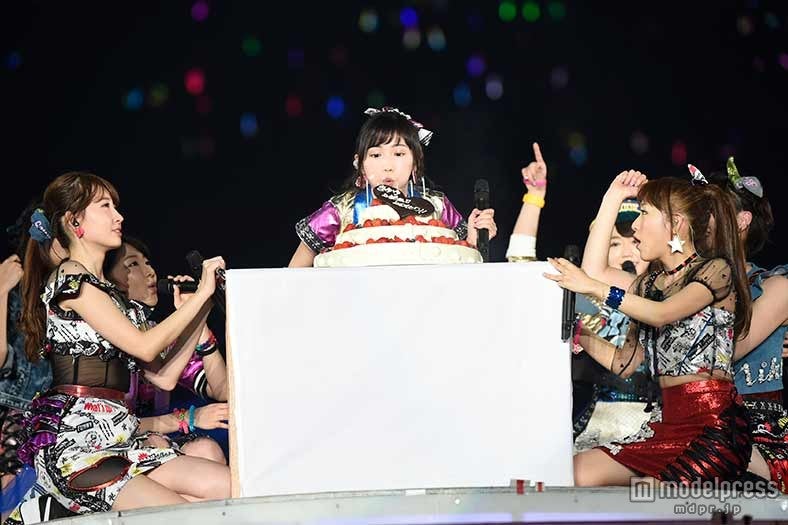 ライブの様子（C）AKS