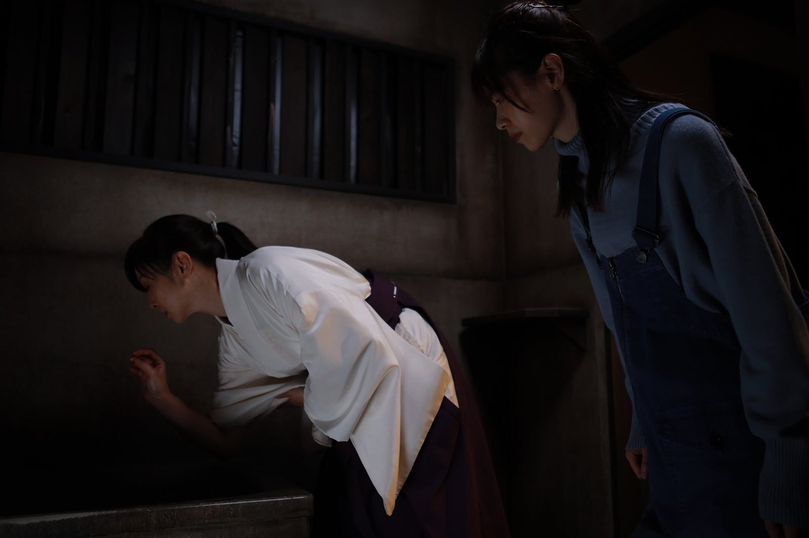 斉藤由貴、西野七瀬／「言霊荘」第9話より（C）テレビ朝日