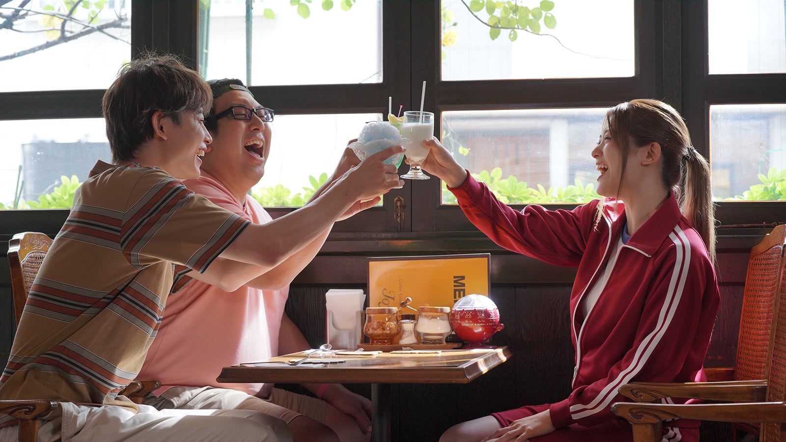 豊田裕大、ジャンボたかお、松村沙友理／「推しが武道館いってくれたら死ぬ」第4話より（C）A／T，O・A