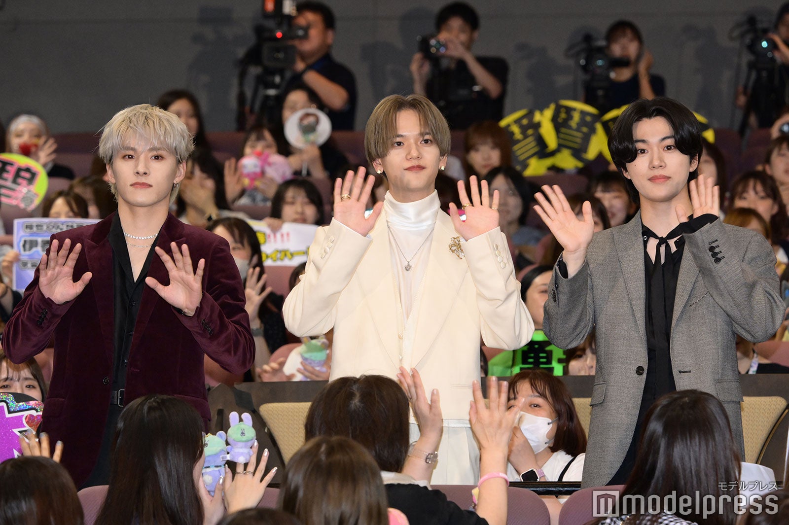 川西拓実、中島颯太、木全翔也（C）モデルプレス