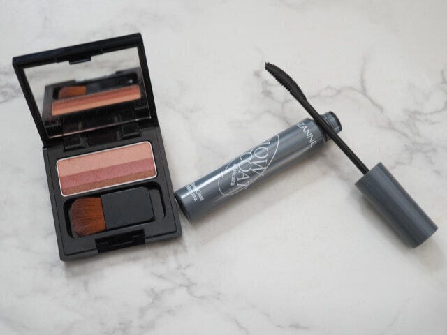 マナラ「ワンステップアイカラー」コーラルピンク(税込3,778円) マナラ「ワンステップアイカラー」コーラルピンク(税込3,778円)