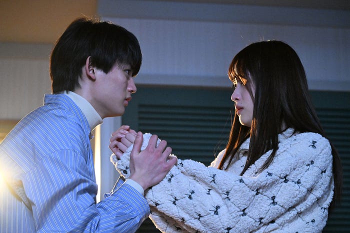 藤原大祐、高橋ひかる「リビングの松永さん」最終話より(C)カンテレ