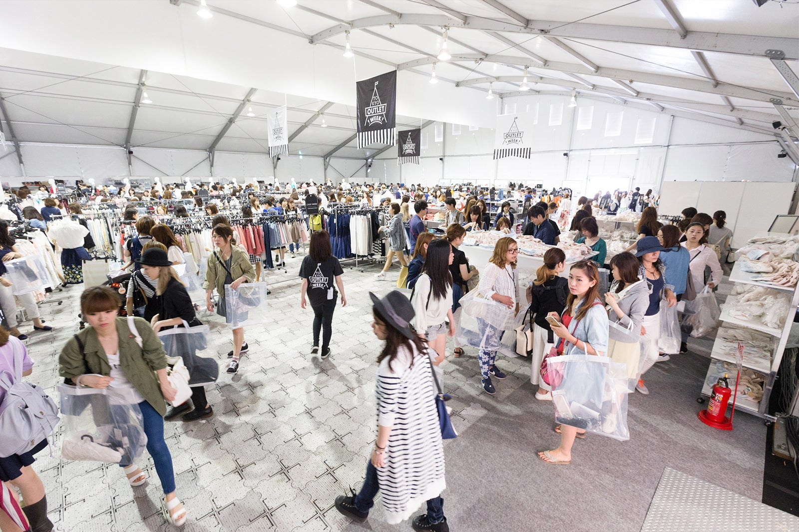 約50ブランド、3万点のアイテムが揃う