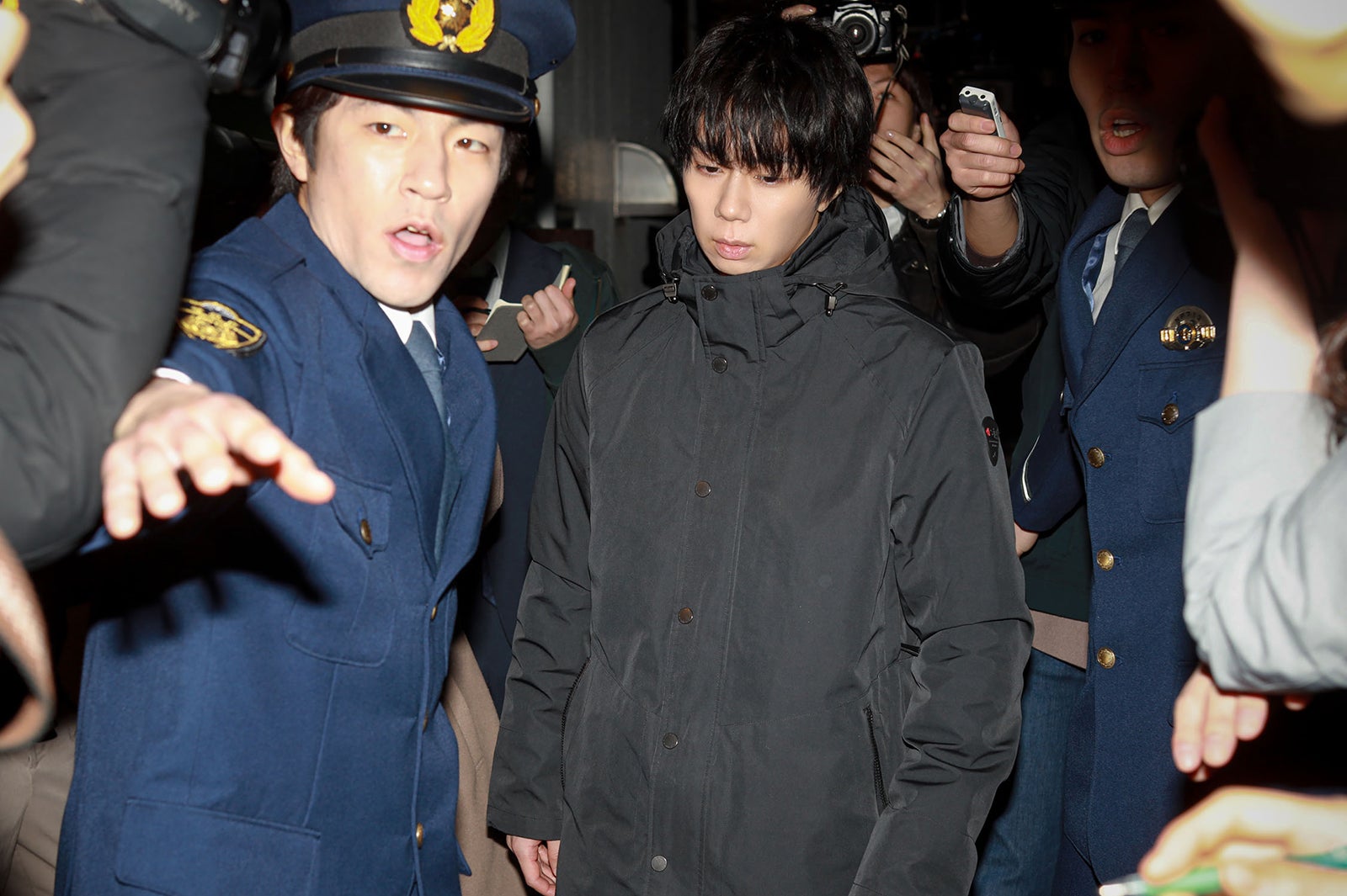 （右）北山宏光「君が獣になる前に」第1話より（C）テレビ東京