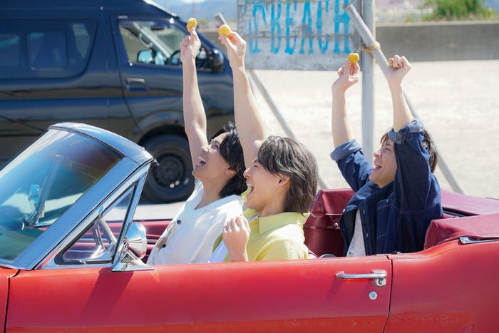 Number_i「たっぷりいこうぜ!海」篇メイキングカット(提供写真)