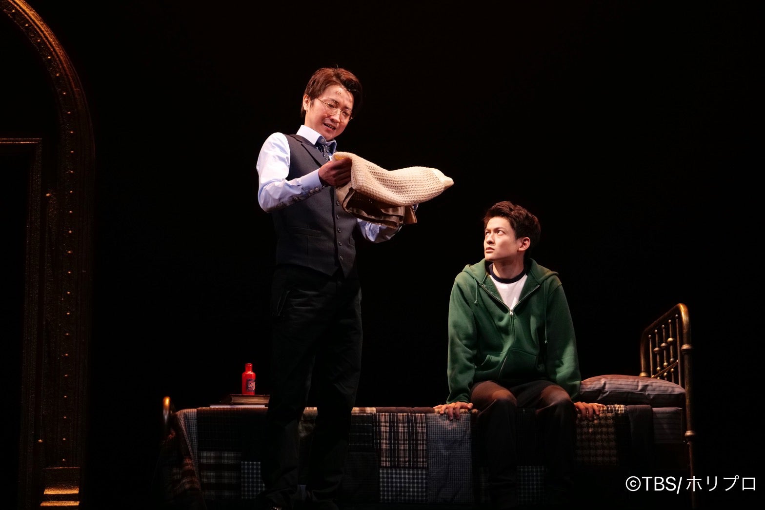 藤原竜也（左）（C）TBS／ホリプロ