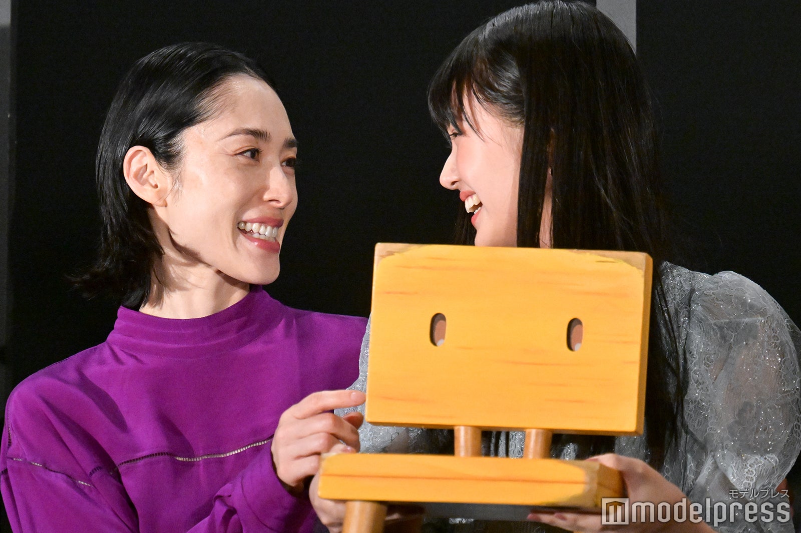 深津絵里、原菜乃華 （C）モデルプレス