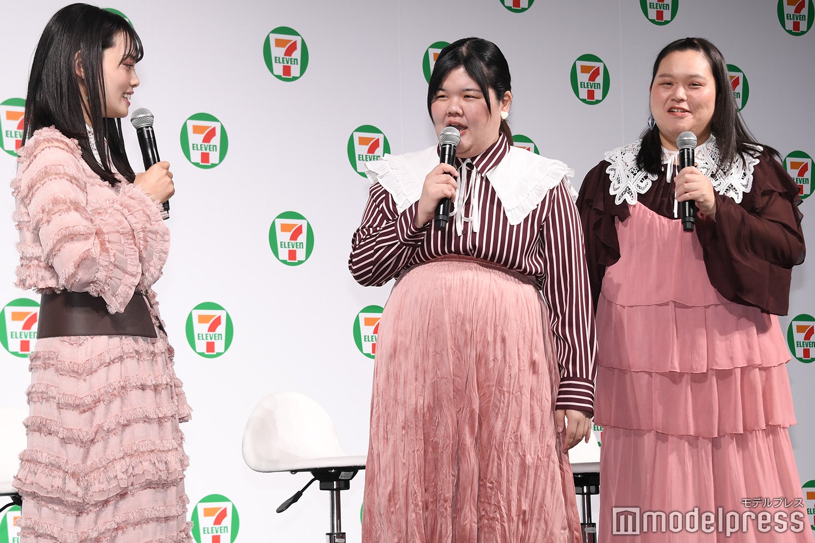 （左から）きりやはるか、あんり、田辺智加／ぼる塾（C）モデルプレス