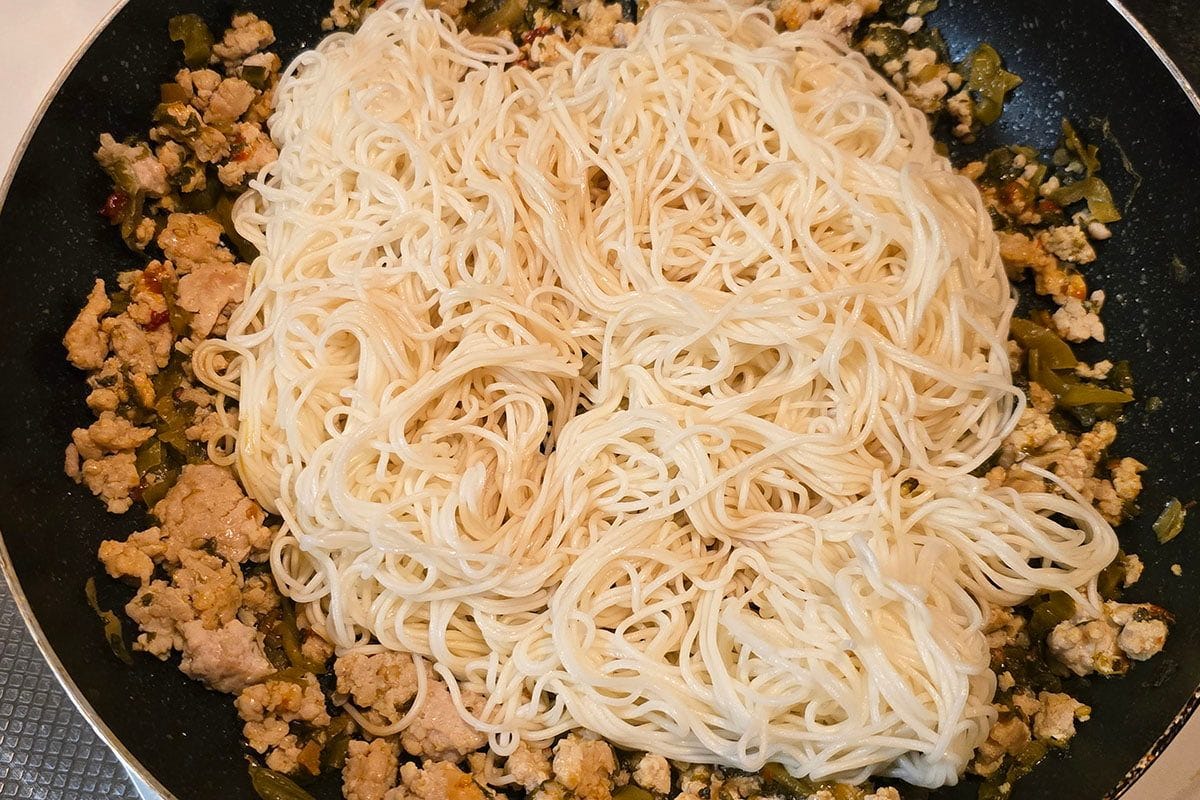 高菜とひき肉のピリ辛そうめん・そうめん