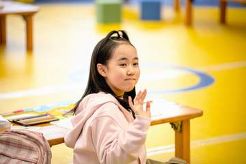 【VIVANT】なぜかジャミーンの学校を突然訪問の乃木 ただ見つめるだけ…のはずはない 考察班は伏線指摘
